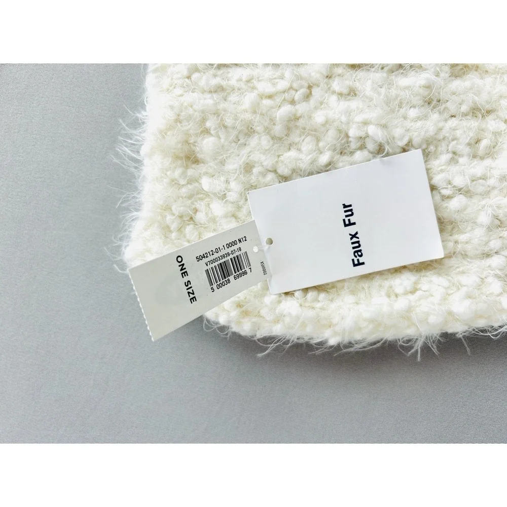 Old Navy Faux‎ Fur Women's Beanie Winter Hat With Pom White NEW With Tags